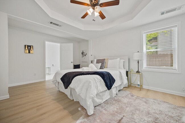 Building Photo - 1346 Lorenzo Dr SW