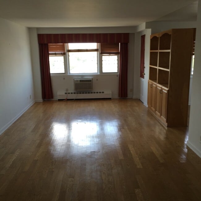 Building Photo - 444 Bedford Street Unit 9B