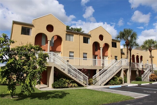 Building Photo - 5200 NW 31st Ave Unit 103