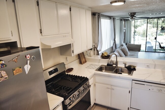 Photo - 12750 Centralia St