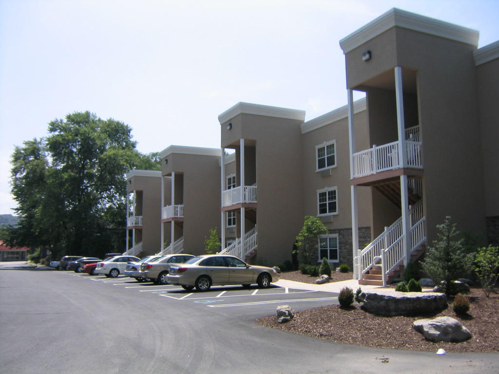 Elm Street Apartments - Elm Street Apartments