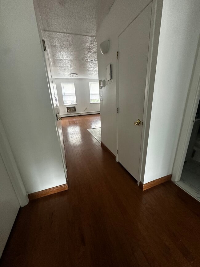 8 E 118th St