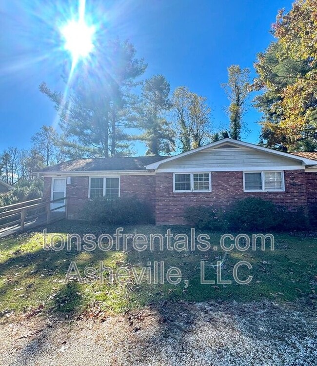 Building Photo - 1614 Brevard Rd