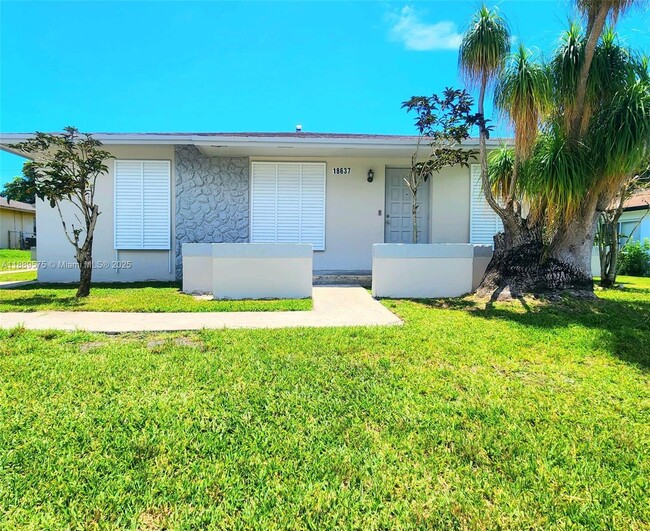 Building Photo - 18637 SW 100th Ave Unit 18637