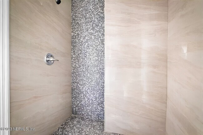 Photo - 7576 Calvin St