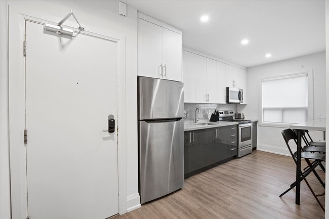 Photo - 595 St Clair Ave W Unité 12