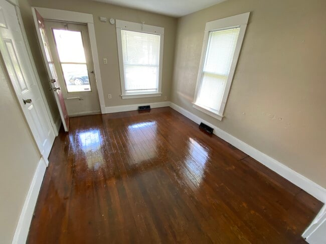 Photo - 321 N Wenger Ave