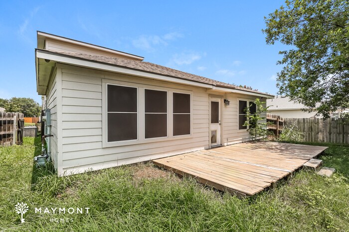 Photo - 15811 Borwick Ln