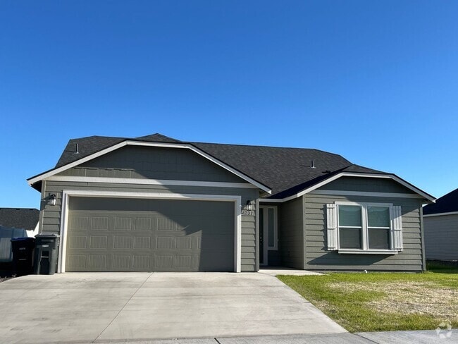 Building Photo - Newer Construction in Mae Valley Rental