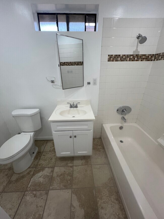 Photo - Single Family Home - 14823 Lemoli Ave