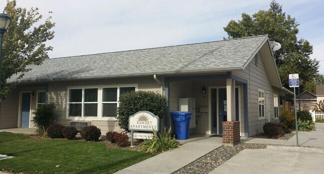 Photo - 425 E Currant St