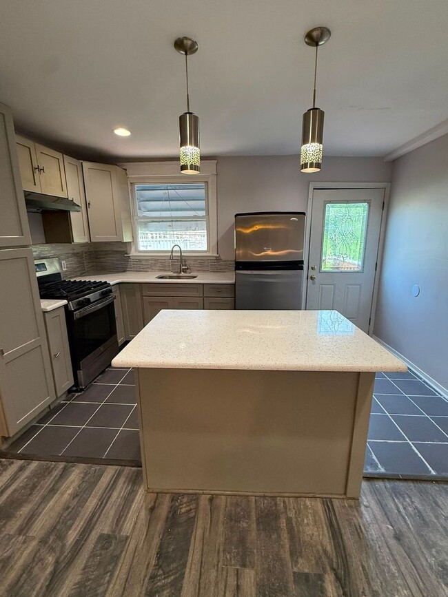 Photo - 7215 Guilford Rd