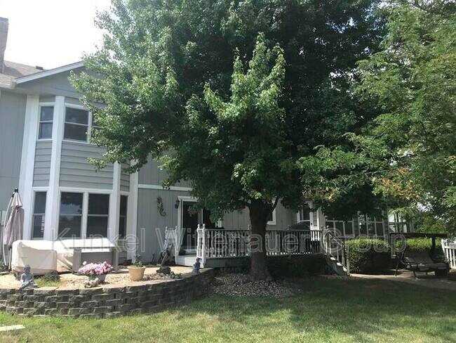 Photo - 225 Archview Dr