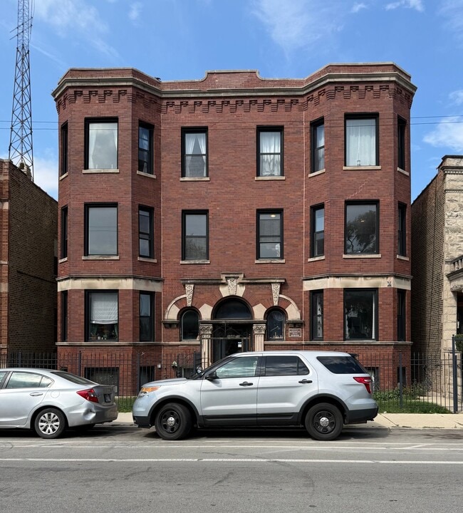Building Photo - 2848 W Diversey Ave Unit 2E