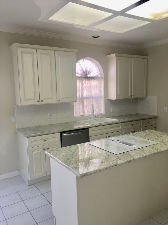 Photo - 4804 Linden St