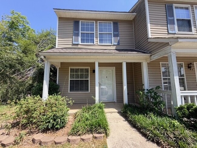 Building Photo - Stanley Park