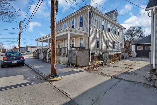 Building Photo - 68 Clay St