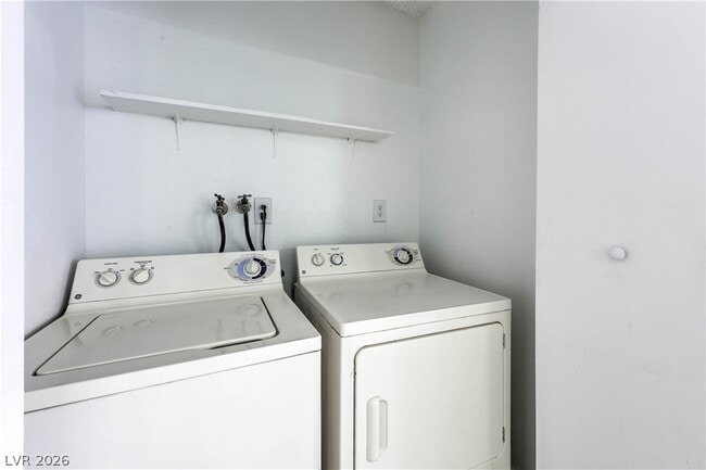 Photo - 1481 Living Desert Dr Unit B