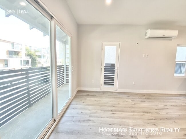 Photo - 141 N Swall Dr Unidad 5