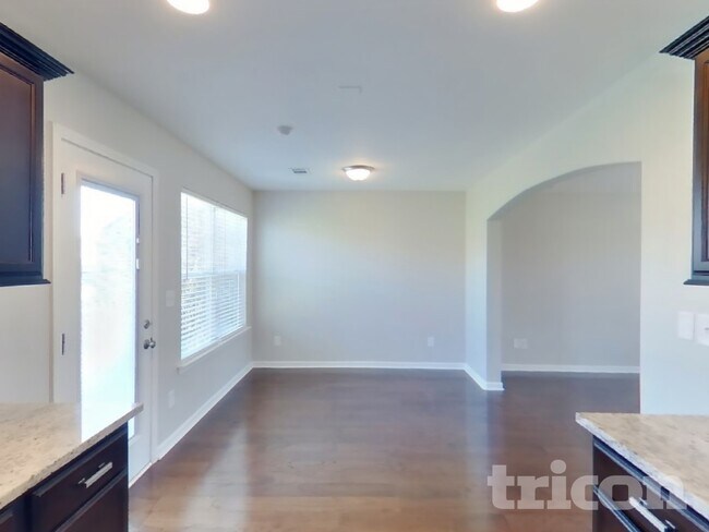 Photo - 323 Stratford Park Blvd