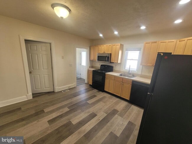 Photo - 48 Webster St