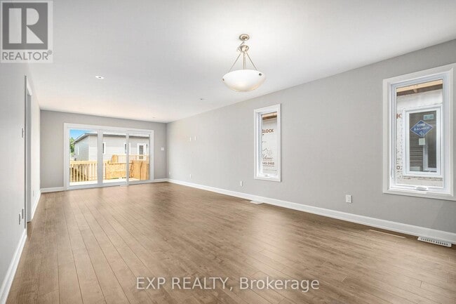 Photo - 1220 Montblanc Cres
