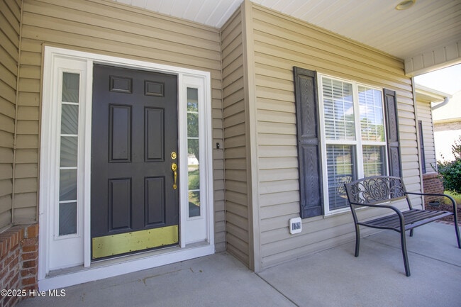 Photo - 102 Newington Way