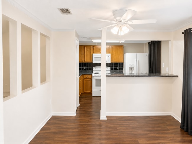 Photo - 3800 Staghorn Cir S