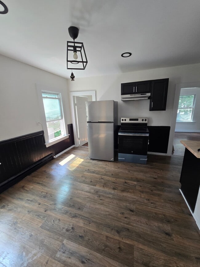 Building Photo - 135 Willow St Rental