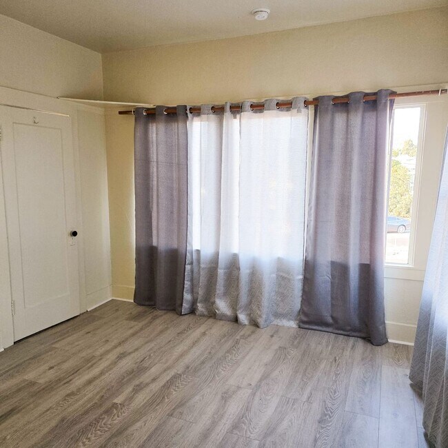 Building Photo - Bancroft Avenue Unit 3 Rental