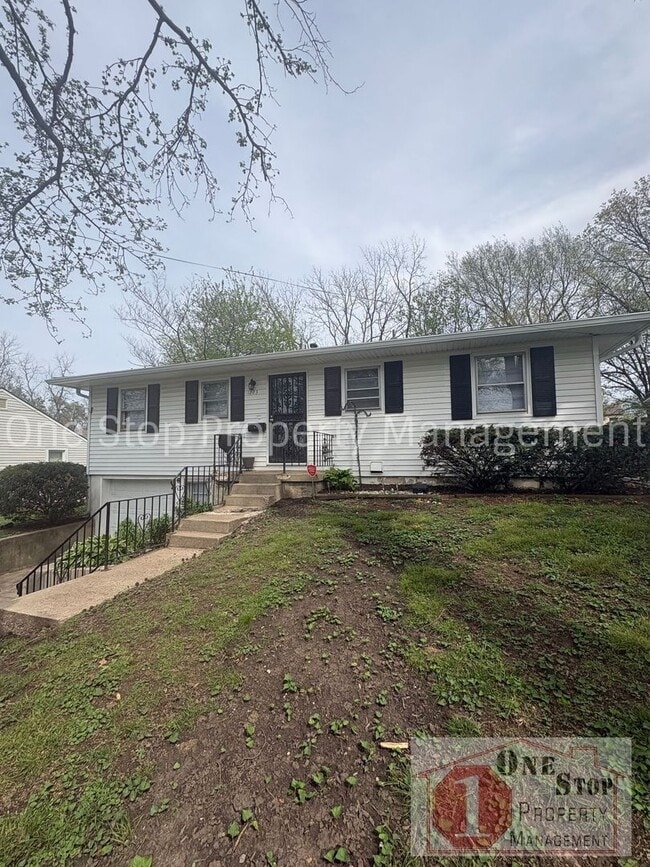 Building Photo - The Perfect 3 bedroom/2 bathroom home in Independence!