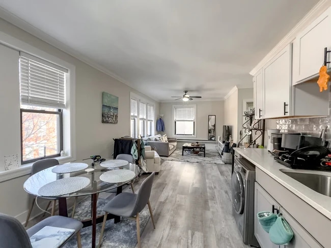 Photo - 837 W Cornelia Ave Unit 2N