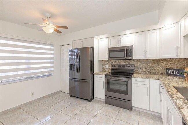 Building Photo - 1000 SW 125th Ave Unit 207 N