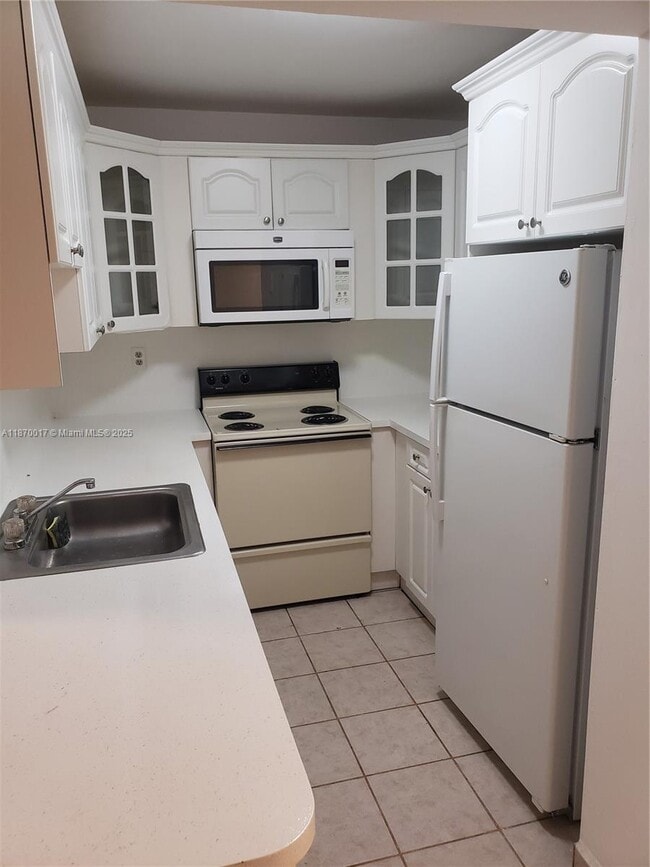 Building Photo - 9682 Fontainebleau Blvd Unit 106 Rental