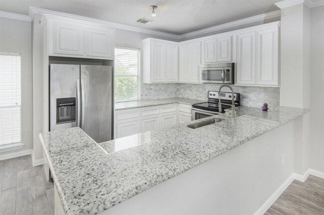 Building Photo - 1729 Tuam St