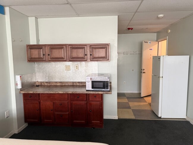 Photo - 1635 Centre Ave