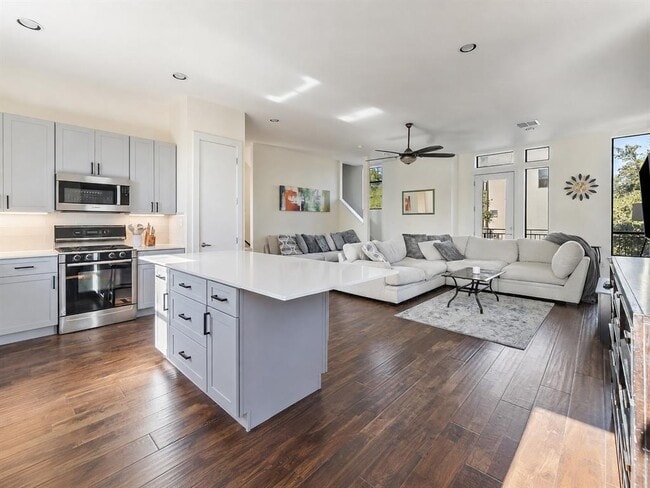 Building Photo - 6000 S Congress Ave Unit 201