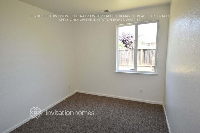 Photo - 1675 Guildford Way