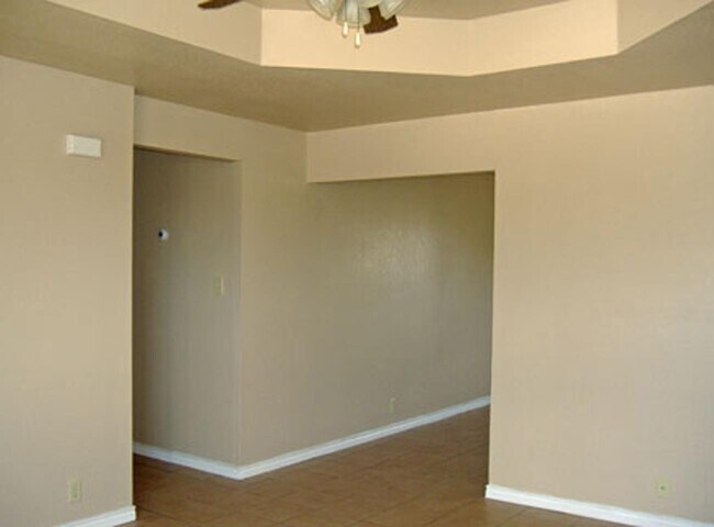 Photo - 817 E Gutierrez St