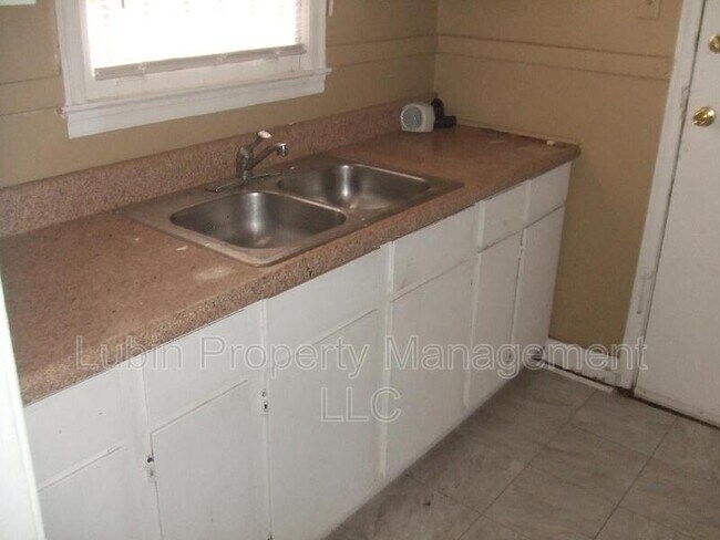 Photo - 433 S Fenwick Rd