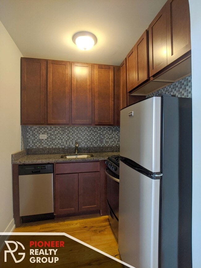 Building Photo - 532 W Arlington Pl Unit 1 Rental