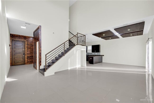 Photo - 28 Shalom Dr