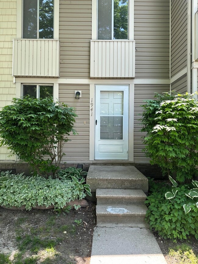 Photo - 1941 Lac Du Mont Dr Apartment