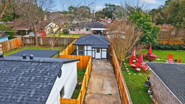 Photo - 1307 Saddle Rock Dr