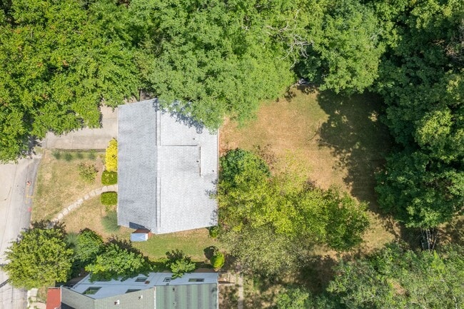 Photo - AVAILABLE AUGUST 1ST! STUNNING 3 BEDROOM IN BEECHVIEW!