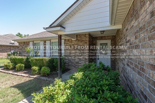 1674 N Hazeltine Dr