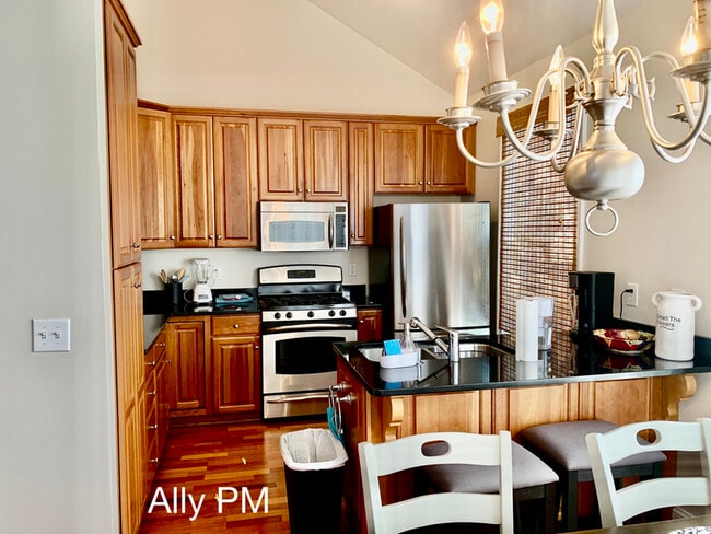Photo - 1052 Glenwood Station Ln