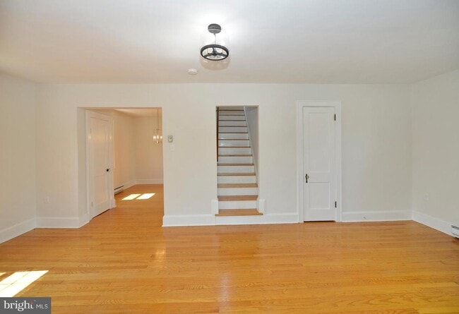 Photo - 31 W Whitlock Ave