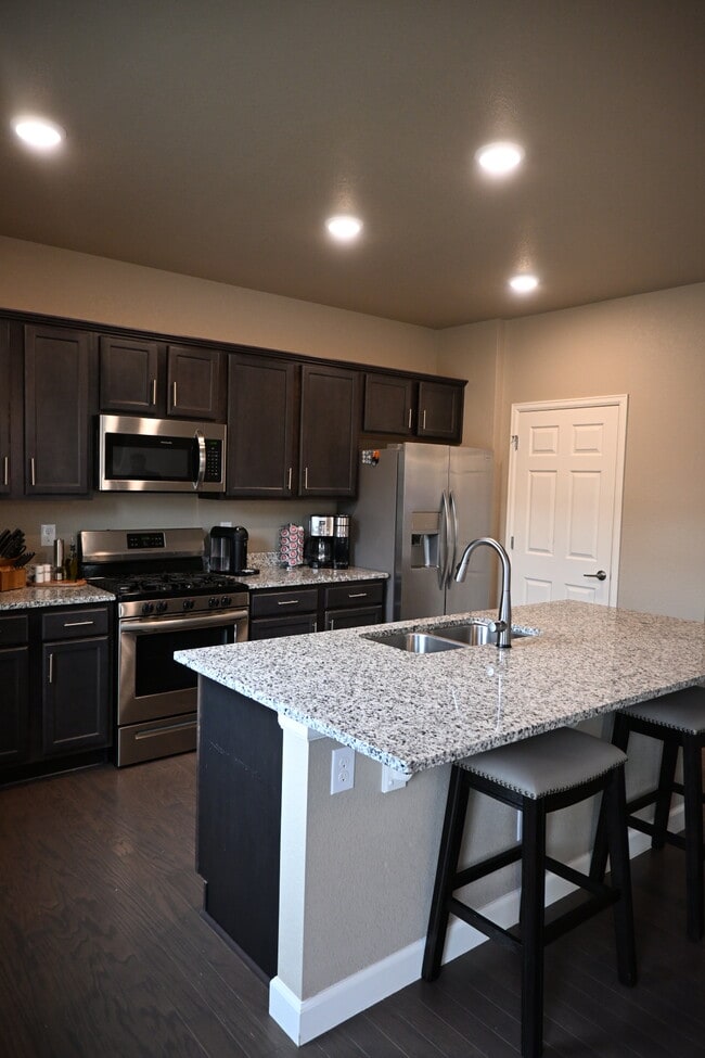 Photo - 1986 Shadow Creek Dr