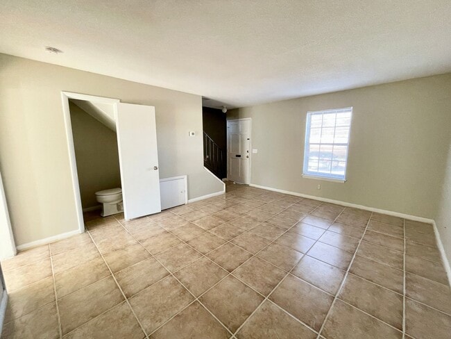 1704 Devonwood Dr